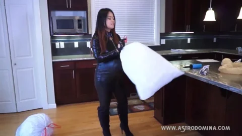 Sydney Avale Tout – Fetich Croissance Latex Parle Sale
